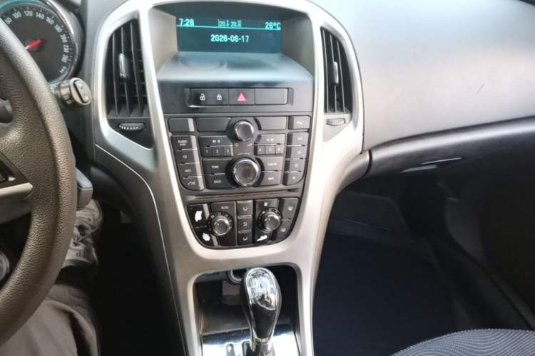 Used Buick GT 2014 XT 1.6L Automatic Fashion Edition Audio And AC Panel