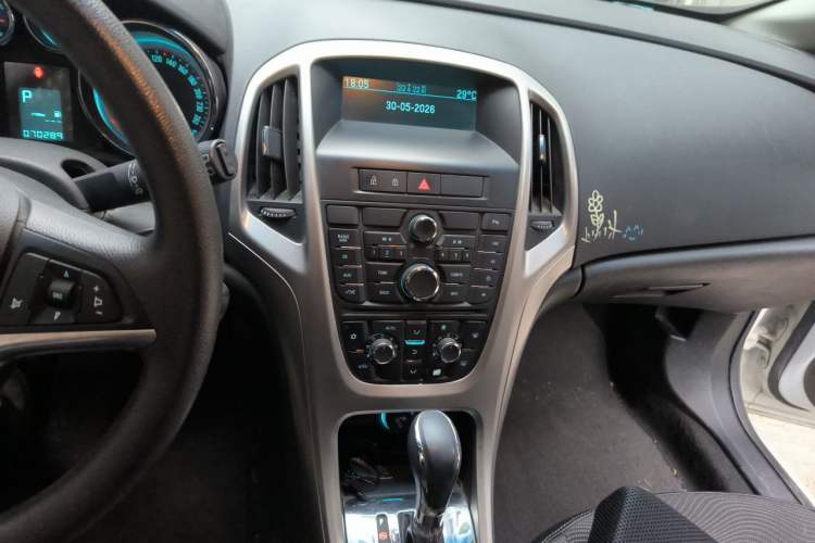 Used Buick GT 2014 XT 1.6L Automatic Fashion Edition Audio And AC Panel