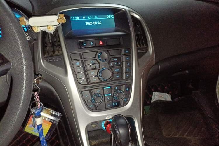 Used Buick GT 2014 XT 1.6L Automatic Fashion Edition Audio And AC Panel