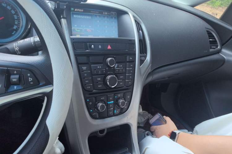 Used Buick GT 2014 XT 1.6L Automatic Fashion Edition Audio And AC Panel