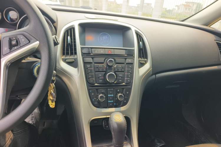 Used Buick GT 2014 XT 1.6L Automatic Fashion Edition Audio And AC Panel