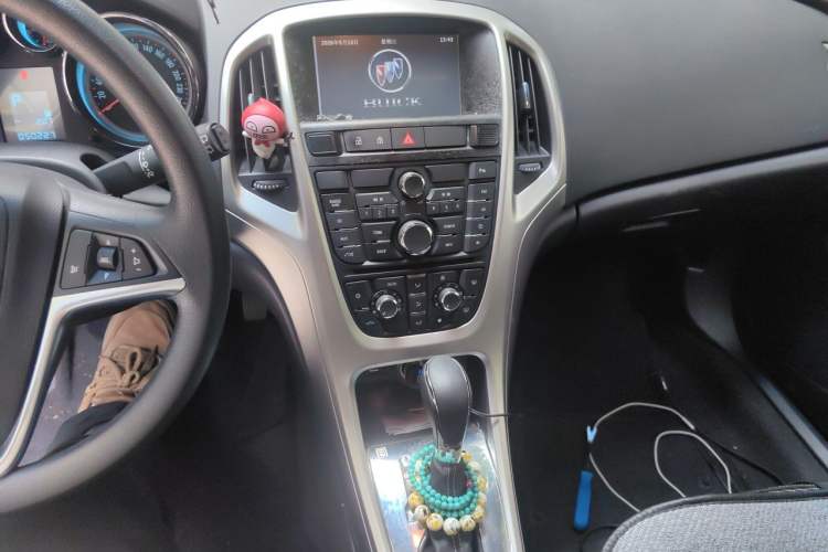 Used Buick GT 2014 XT 1.6L Automatic Fashion Edition Audio And AC Panel