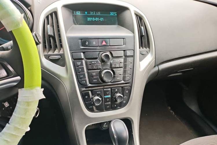 Used Buick GT 2014 XT 1.6L Automatic Fashion Edition Audio And AC Panel