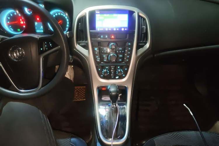 Used Buick GT 2014 XT 1.6L Automatic Fashion Edition Audio And AC Panel