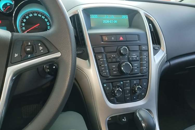 Used Buick GT 2014 XT 1.6L Automatic Fashion Edition Audio And AC Panel
