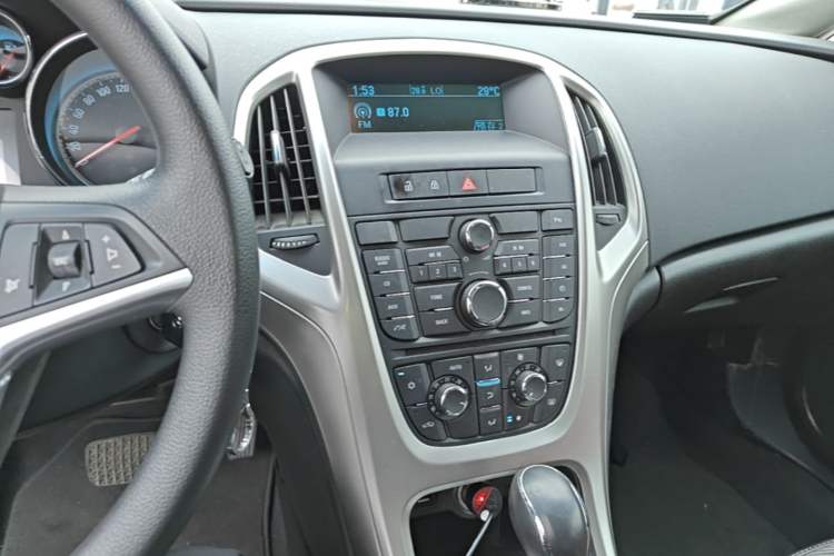 Used Buick GT 2014 XT 1.6L Automatic Fashion Edition Audio And AC Panel
