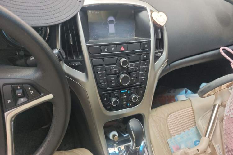 Used Buick GT 2014 XT 1.6L Automatic Fashion Edition Audio And AC Panel