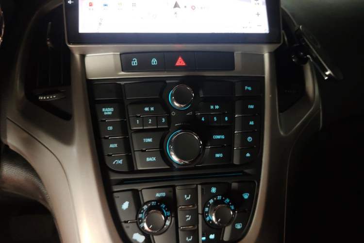 Used Buick GT 2014 XT 1.6L Automatic Fashion Edition Audio And AC Panel