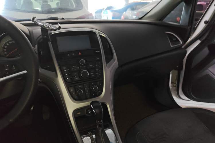Used Buick GT 2014 XT 1.6L Automatic Fashion Edition Audio And AC Panel