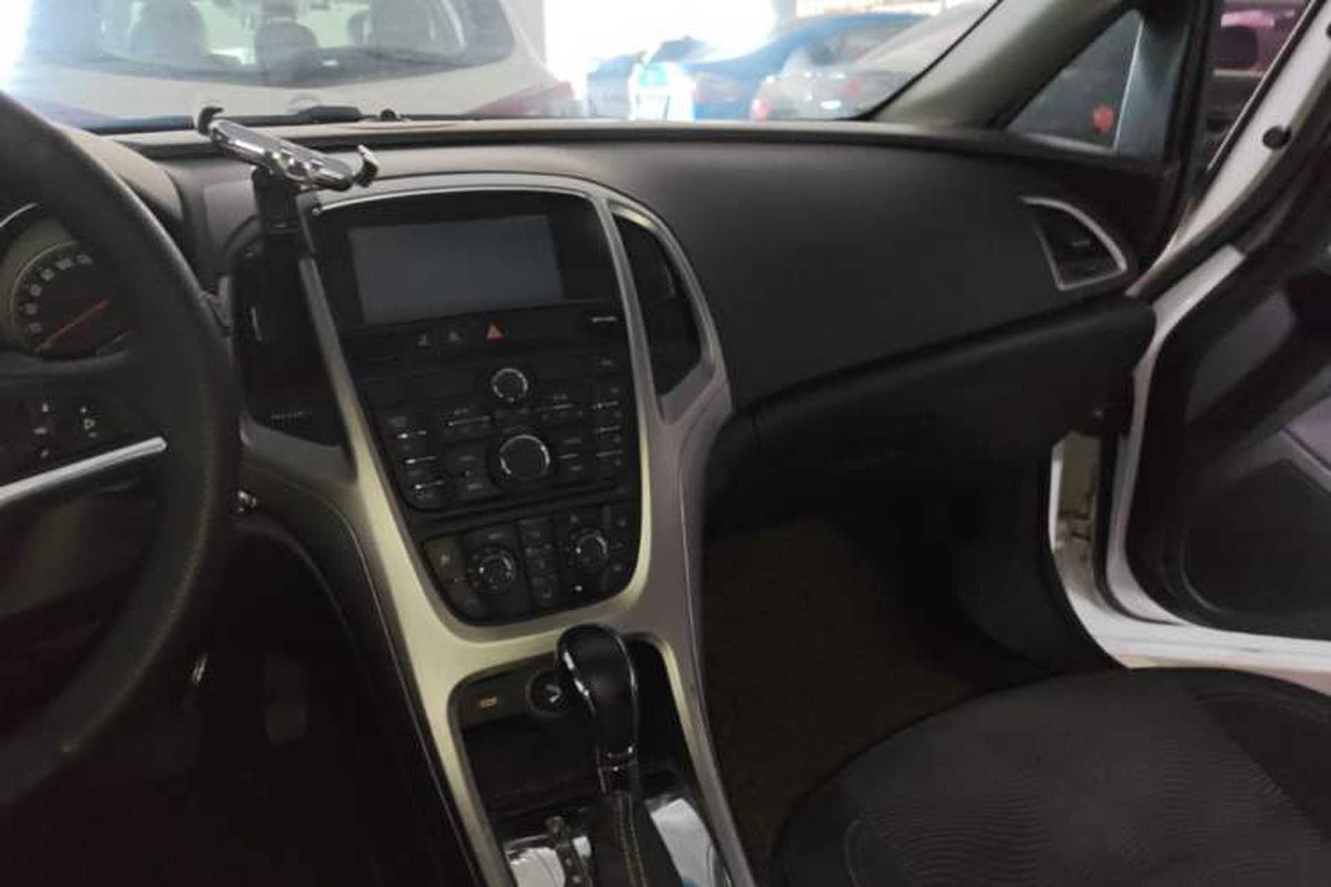 Used Buick GT 2014 XT 1.6L Automatic Fashion Edition Audio And AC Panel