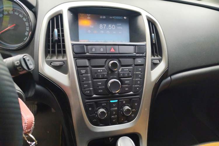 Used Buick GT 2014 XT 1.6L Automatic Fashion Edition Audio And AC Panel