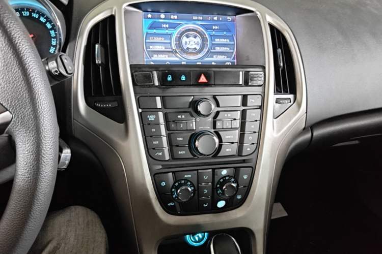 Used Buick GT 2014 XT 1.6L Automatic Fashion Edition Audio And AC Panel