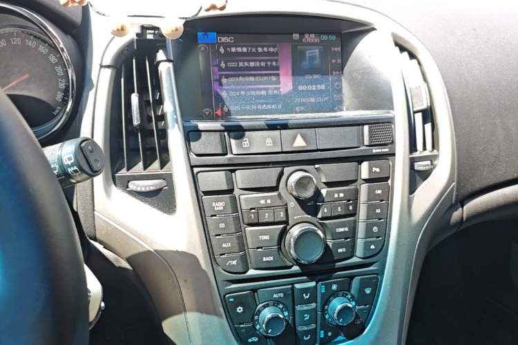 Used Buick GT 2014 XT 1.6L Automatic Fashion Edition Audio And AC Panel