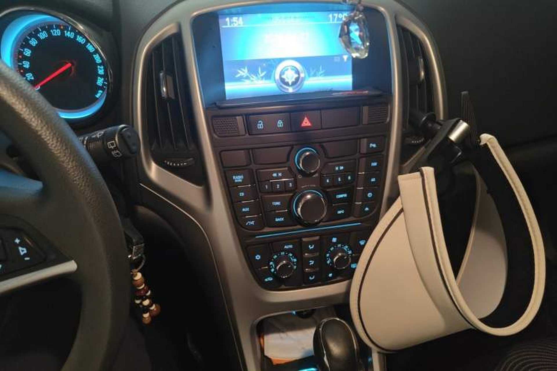Used Buick GT 2014 XT 1.6L Automatic Fashion Edition Audio And AC Panel
