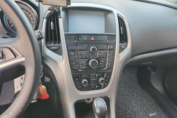 Used Buick GT 2014 XT 1.6L Automatic Fashion Edition Audio And AC Panel
