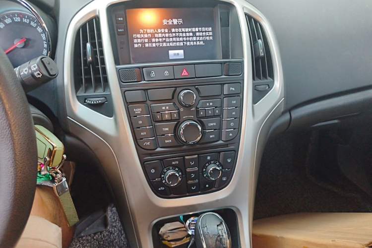Used Buick GT 2014 XT 1.6L Automatic Fashion Edition Audio And AC Panel