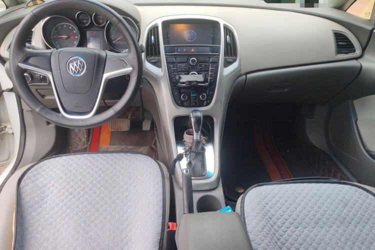 Used Buick GT 2014 XT 1.6L Automatic Comfort Edition Center Console