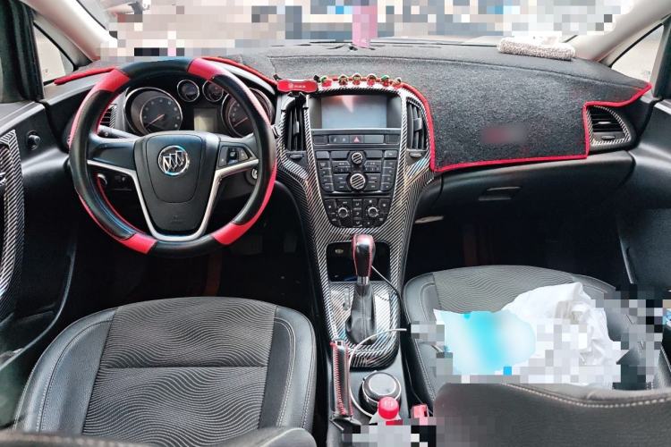 Used Buick GT 2014 XT 1.6L Automatic Fashion Edition Center Console