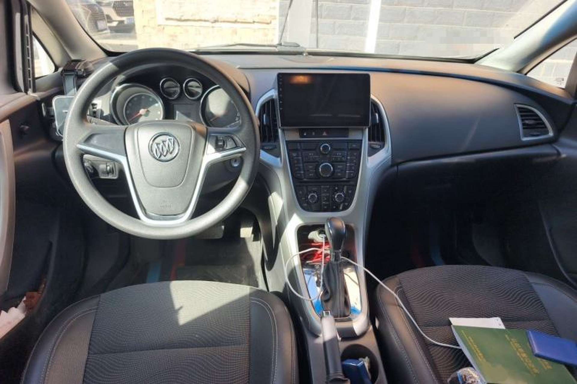 Used Buick GT 2014 XT 1.6L Automatic Fashion Edition Center Console