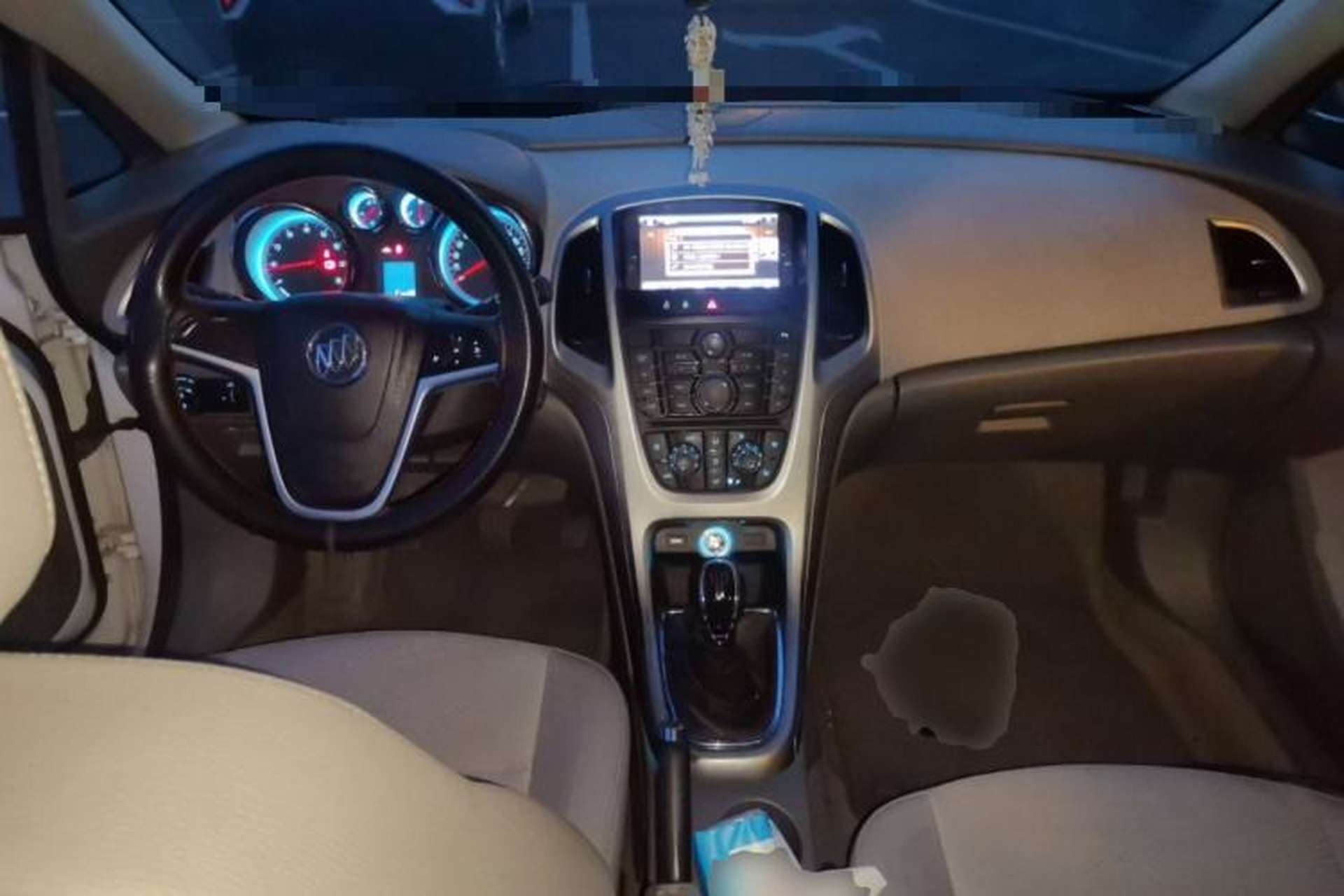 Used Buick GT 2014 XT 1.6L Manual Comfort Edition Center Console