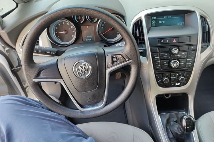 Used Buick GT 2014 XT 1.6L Manual Entry-Level Model Center Console