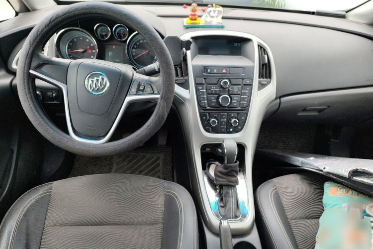 Used Buick GT 2014 XT 1.6L Automatic Comfort Edition Center Console