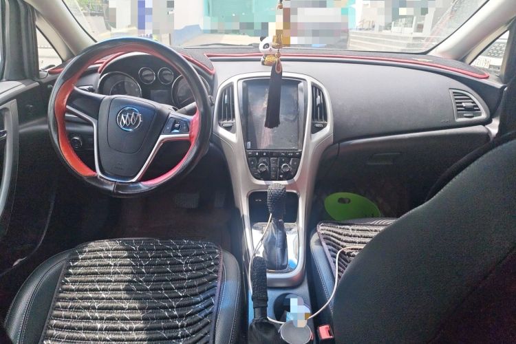 Used Buick GT 2014 XT 1.6L Automatic Fashion Edition Center Console