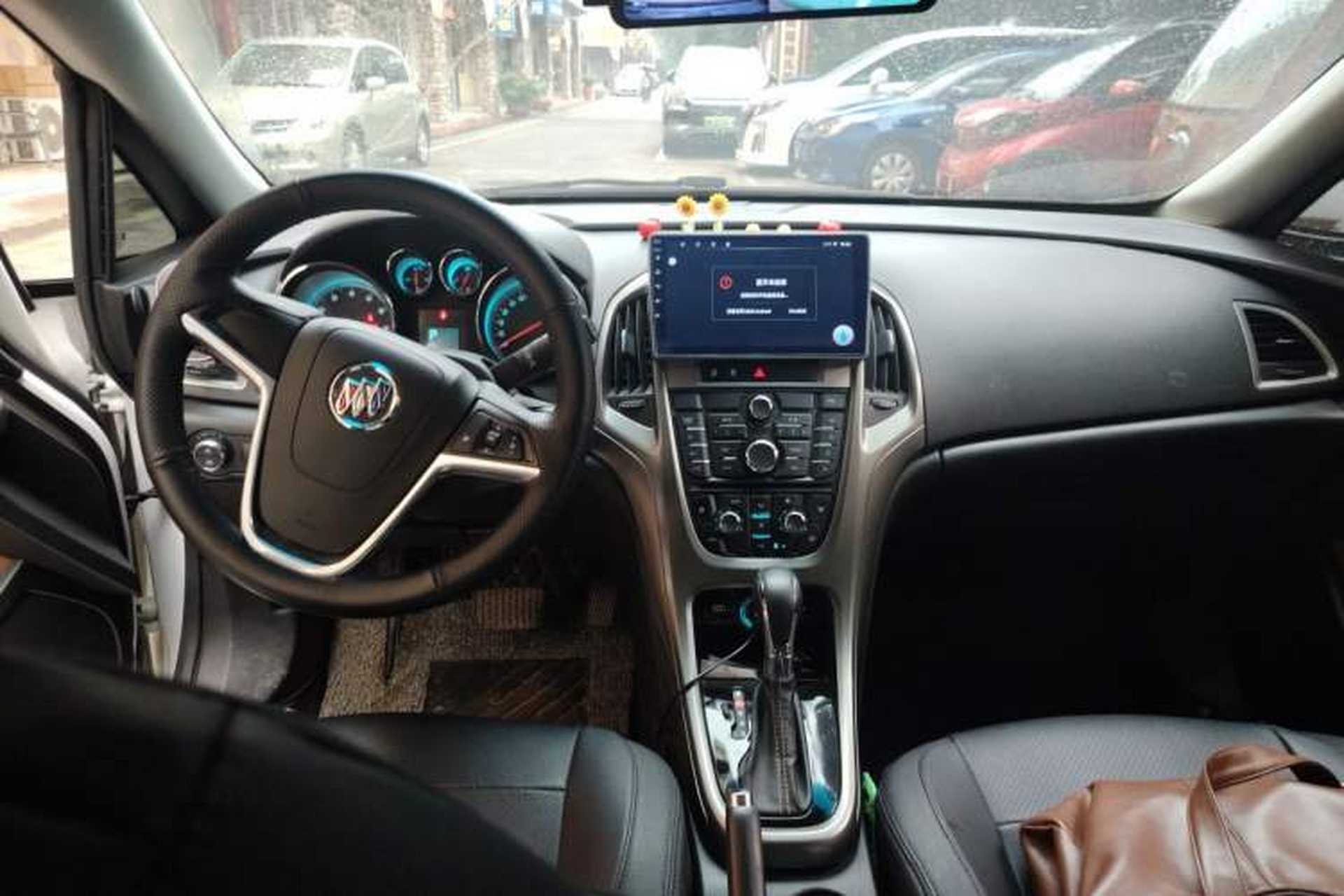 Used Buick GT 2014 XT 1.6L Automatic Fashion Edition Center Console