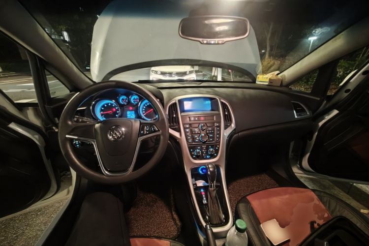 Used Buick GT 2014 XT 1.6T Automatic Fashion Sport Edition Center Console