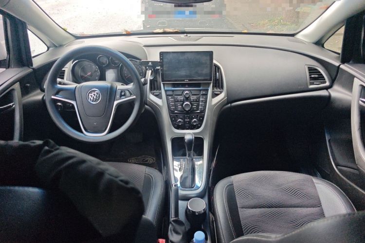Used Buick GT 2014 XT 1.6L Automatic Fashion Edition Center Console