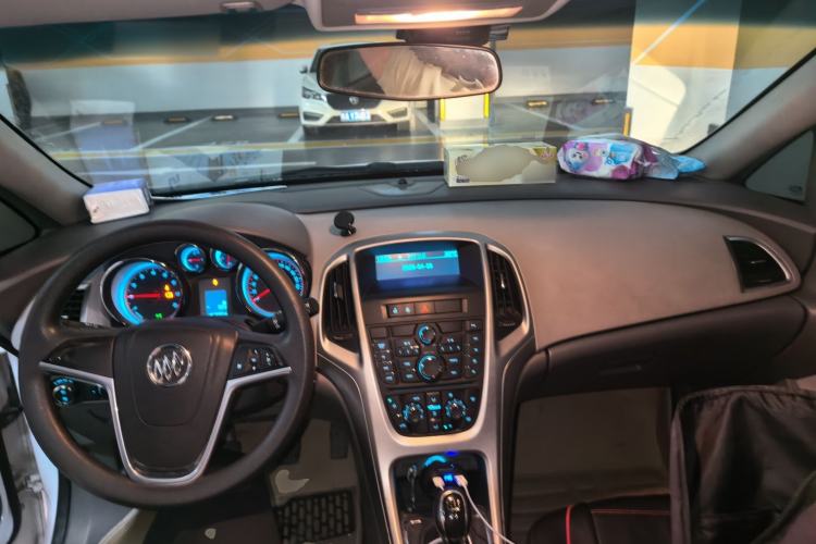 Used Buick GT 2014 XT 1.6L Manual Entry-Level Model Center Console