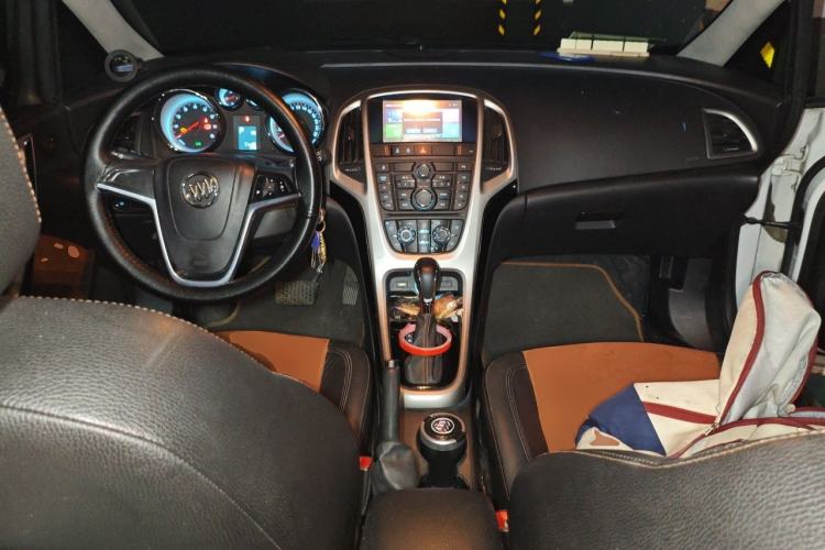 Used Buick GT 2014 XT 1.6T Automatic Fashion Sport Edition Center Console