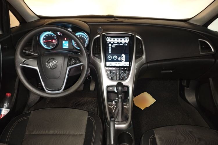 Used Buick GT 2014 XT 1.6L Automatic Fashion Edition Center Console