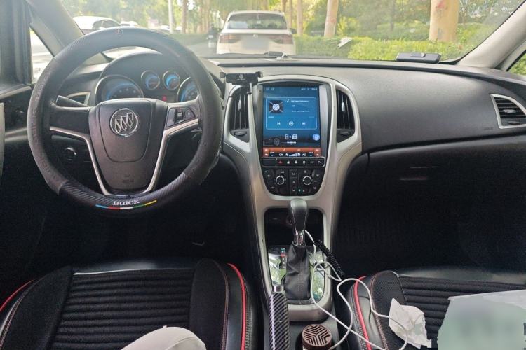 Used Buick GT 2014 XT 1.6L Automatic Fashion Edition Center Console