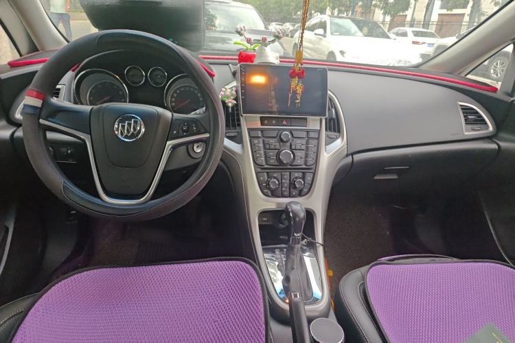 Used Buick GT 2014 XT 1.6L Automatic Fashion Edition Center Console