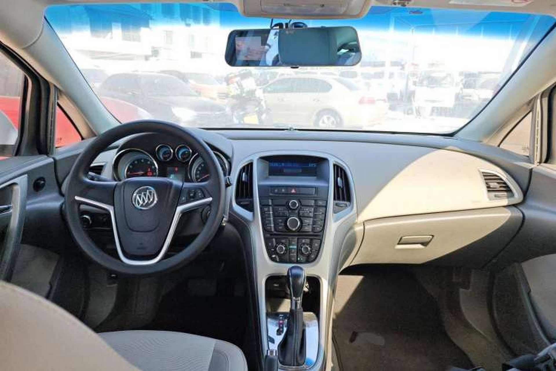 Used Buick GT 2014 XT 1.6L Automatic Fashion Edition Center Console