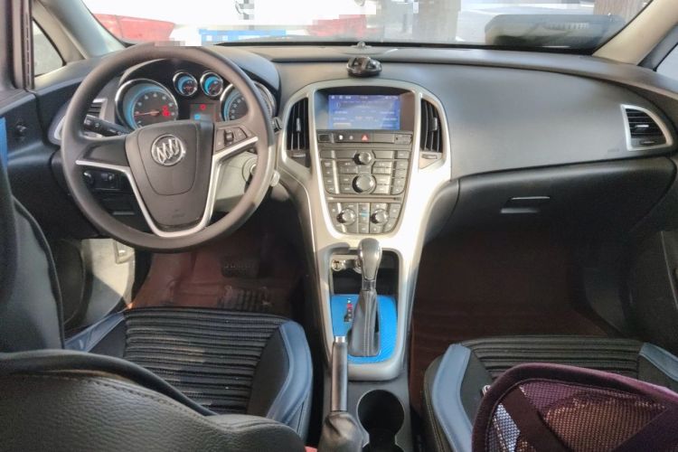 Used Buick GT 2014 XT 1.6L Automatic Comfort Edition Center Console