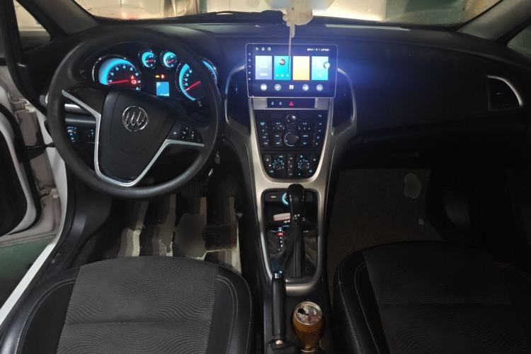 Used Buick GT 2014 XT 1.6L Automatic Fashion Edition Center Console