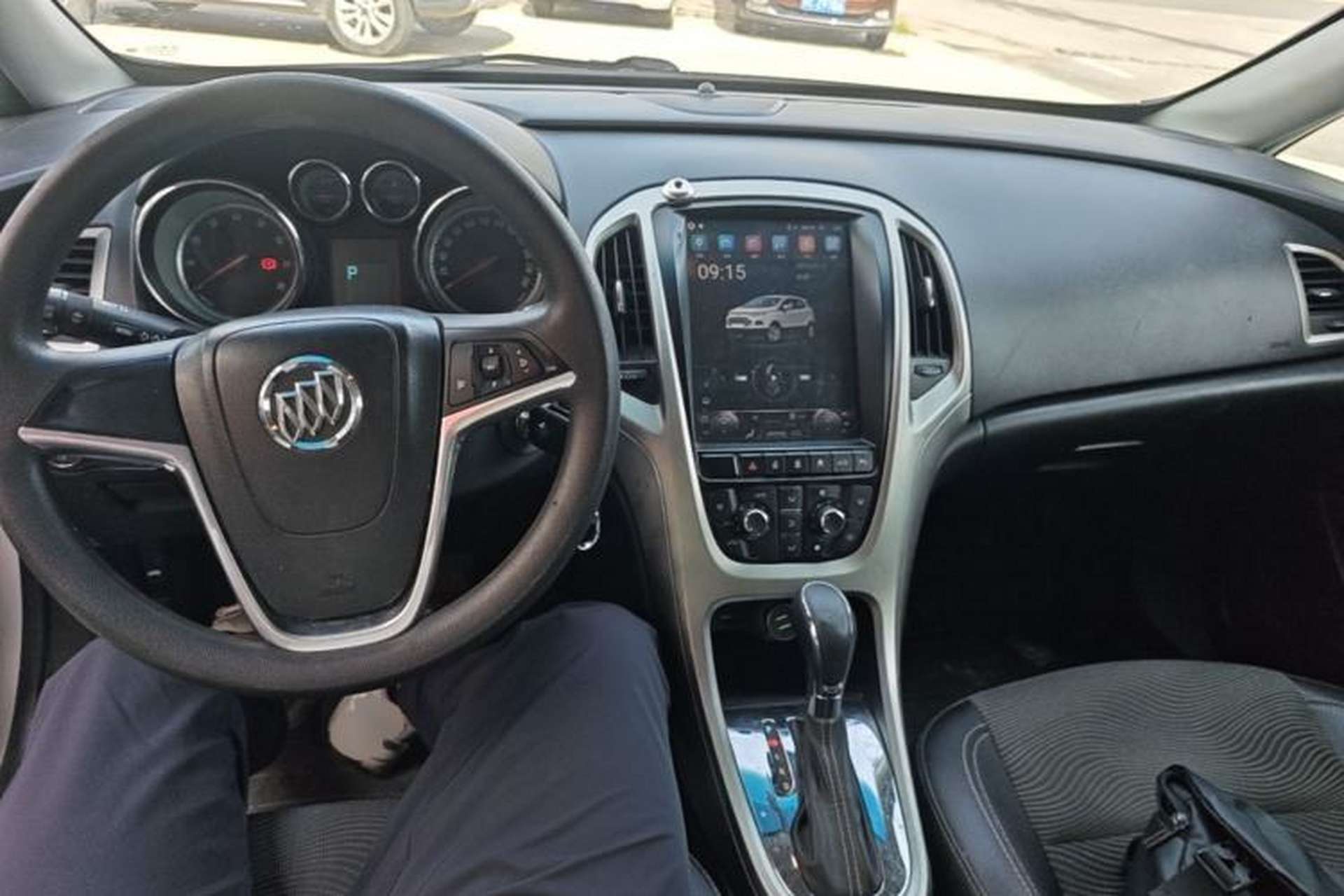 Used Buick GT 2014 XT 1.6L Automatic Fashion Edition Center Console