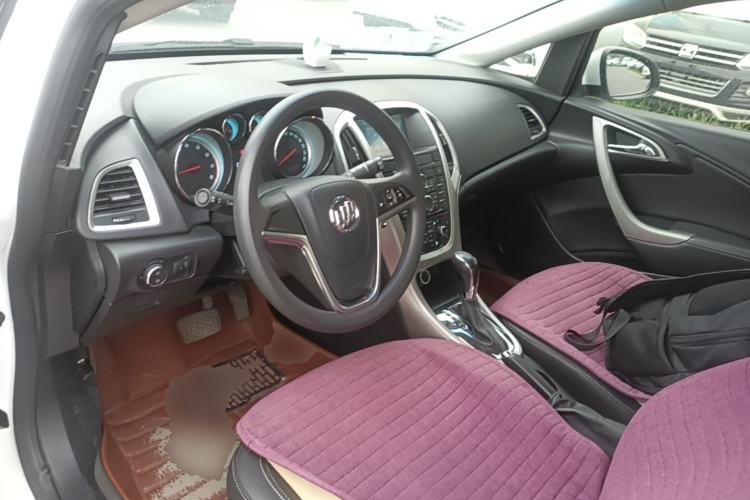 Used Buick GT 2014 XT 1.6L Automatic Fashion Edition Center Console