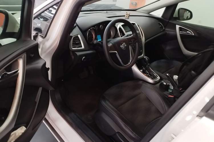 Used Buick GT 2014 XT 1.6L Automatic Fashion Edition Driver Seat