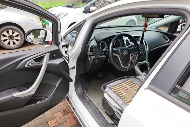 Used Buick GT 2014 XT 1.6L Automatic Fashion Edition Driver Seat