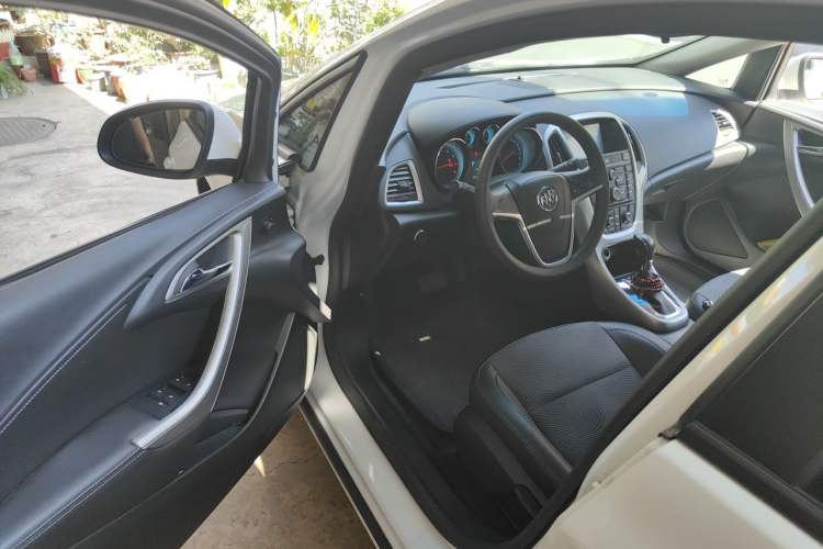 Used Buick GT 2014 XT 1.6L Automatic Fashion Edition Driver Seat