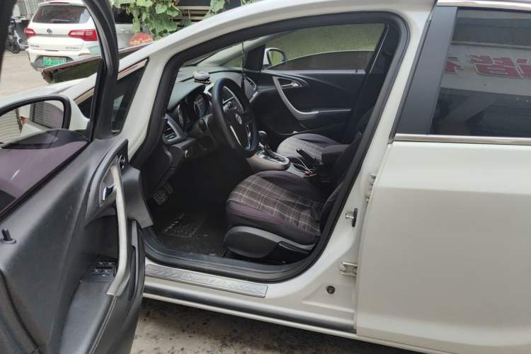 Used Buick GT 2014 XT 1.6L Automatic Fashion Edition Driver Seat