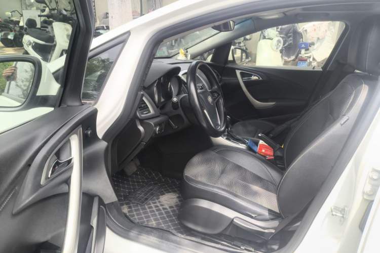 Used Buick GT 2014 XT 1.6L Automatic Fashion Edition Driver Seat