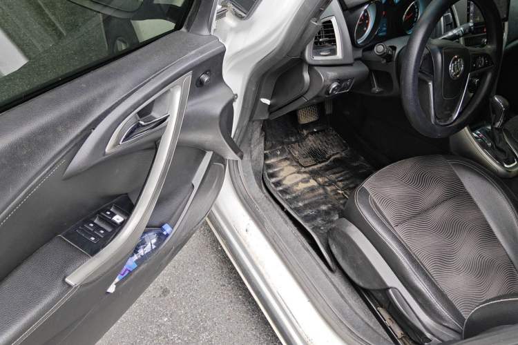 Used Buick GT 2014 XT 1.6L Automatic Fashion Edition Driver Seat
