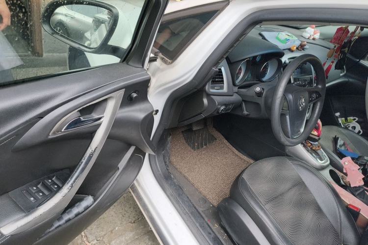 Used Buick GT 2014 XT 1.6L Automatic Fashion Edition Driver Seat