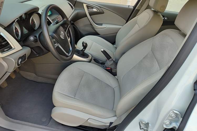 Used Buick GT 2014 XT 1.6L Manual Entry-Level Model Driver Seat