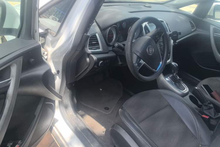 Used Buick GT 2014 XT 1.6L Automatic Fashion Edition Driver Seat