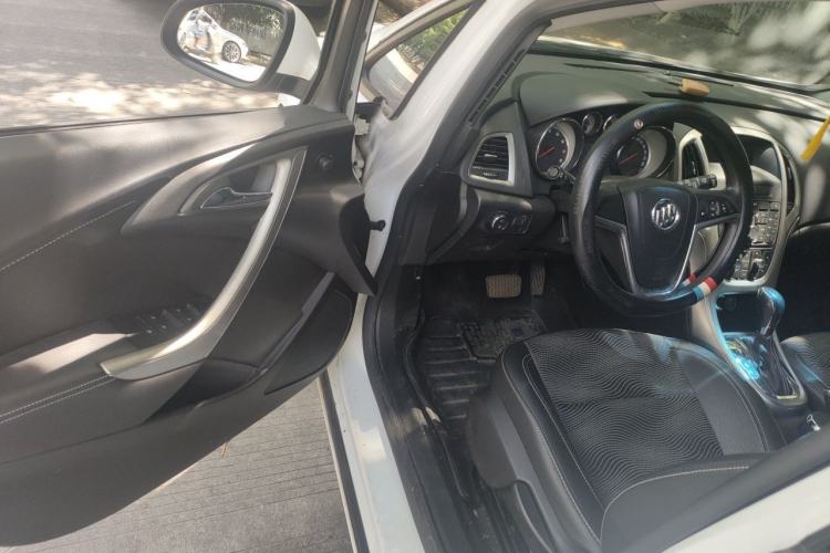 Used Buick GT 2014 XT 1.6L Automatic Fashion Edition Driver Seat